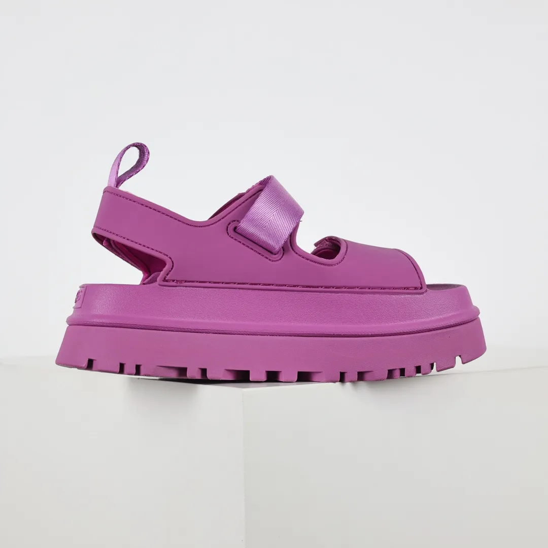 Copy price 💰560 Core recommendation Good price UGG Velcro slippers sandals summer versatile slippers soft sole non-slip beach thick sole casual elegant sandals The style of UGG sandals is really nice. It is suitable for all ages. The soles are made of super lightweight EVA foam. The classic material of U family can be said to be "light" to let you enjoy a different naked feeling. It is one of the most worth buying sandals in history. I guarantee you will not regret the series. Original OEM production Y products are available now. Size: 35 36 37 38 39 40